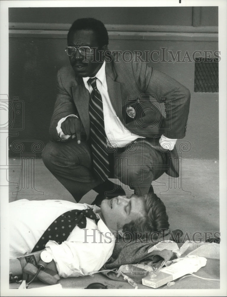 1974 Press Photo Actor James McEachin in Emergency Episode &quot;Communication Gaffe&quot;- Historic Images