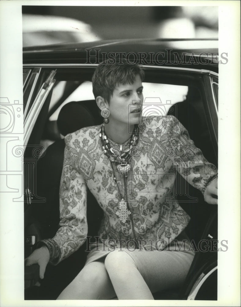 1990 Press Photo Mary McFadden Models Joan Vass Knit Jacket and Skirt- Historic Images