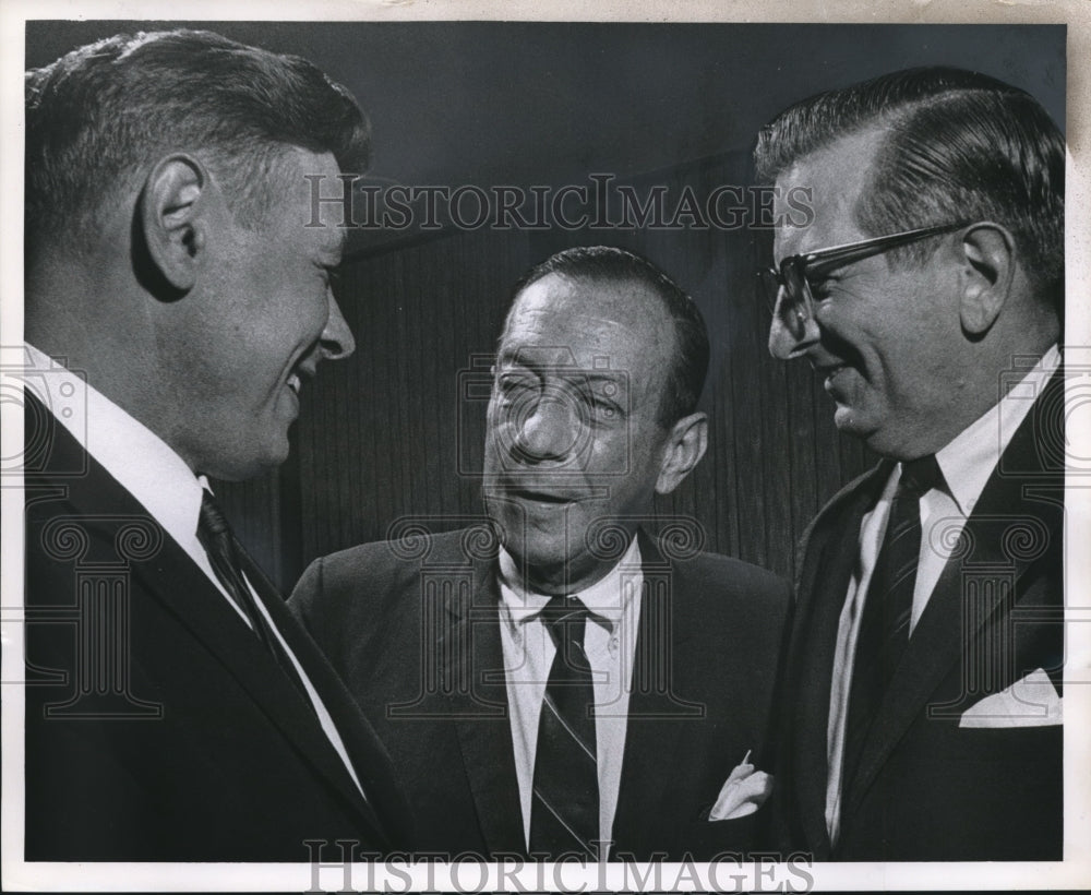 1964 Press Photo Mayor Maier and Attorney Phillip Marshall with Robert Wagner