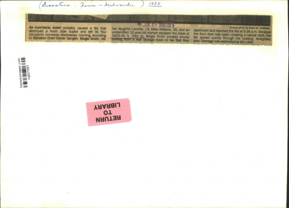 1990 Press Photo Fire Destroys North Side Duplex in Milwaukee - mjb21561