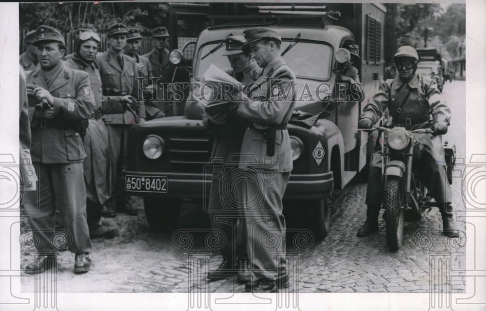 1954 Press Photo West German Border Police Gather Around Radio Truck, Frankfurt- Historic Images