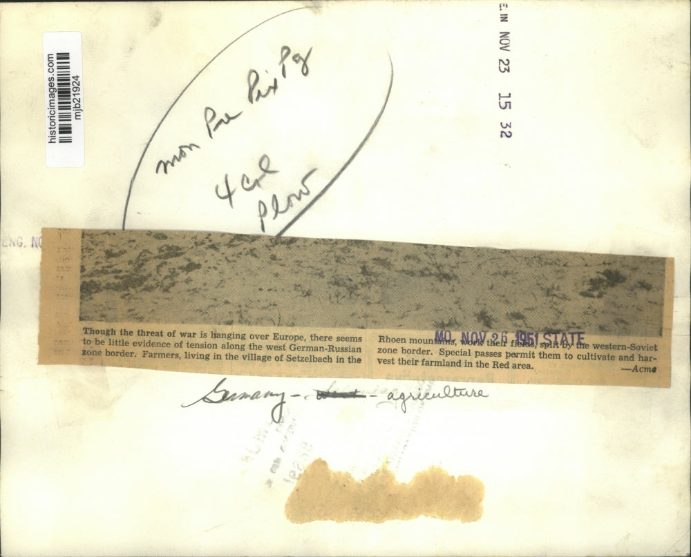 1951 Press Photo Farmers at Setzelback Village Rhoen Mountains Germany