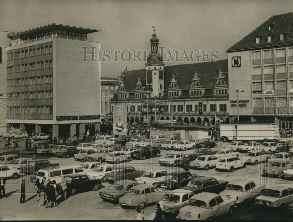 1974 Press Photo Leipzig Germany&#39;s Market Place and Old Town Hall at Spring Fair- Historic Images