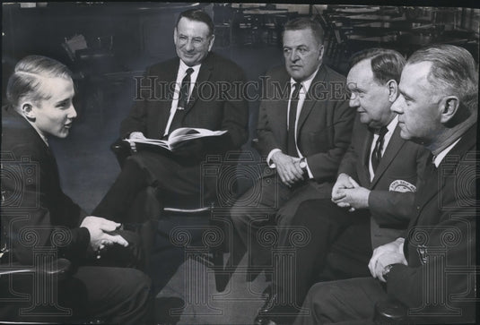 1967 Press Photo Candidates for caddie scholarships are interviewed in Wisconsin- Historic Images