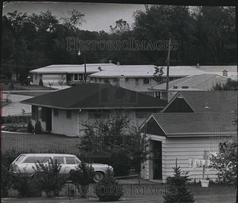 Load image into Gallery viewer, 1965 Press Photo Homes in Germantown, Wisconsin - mjb22168
