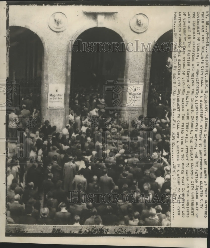 1948 Press Photo German Communists batter their way into Berlin&#39;s City Hall