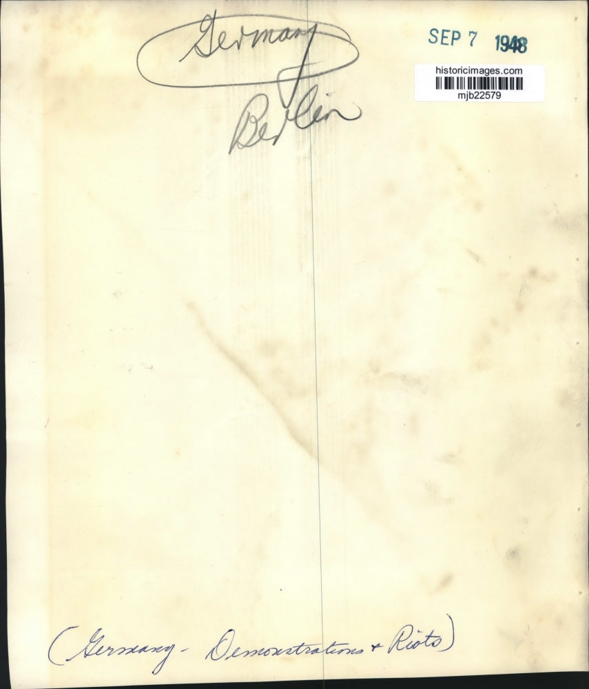 1948 Press Photo German Communists batter their way into Berlin's City Hall