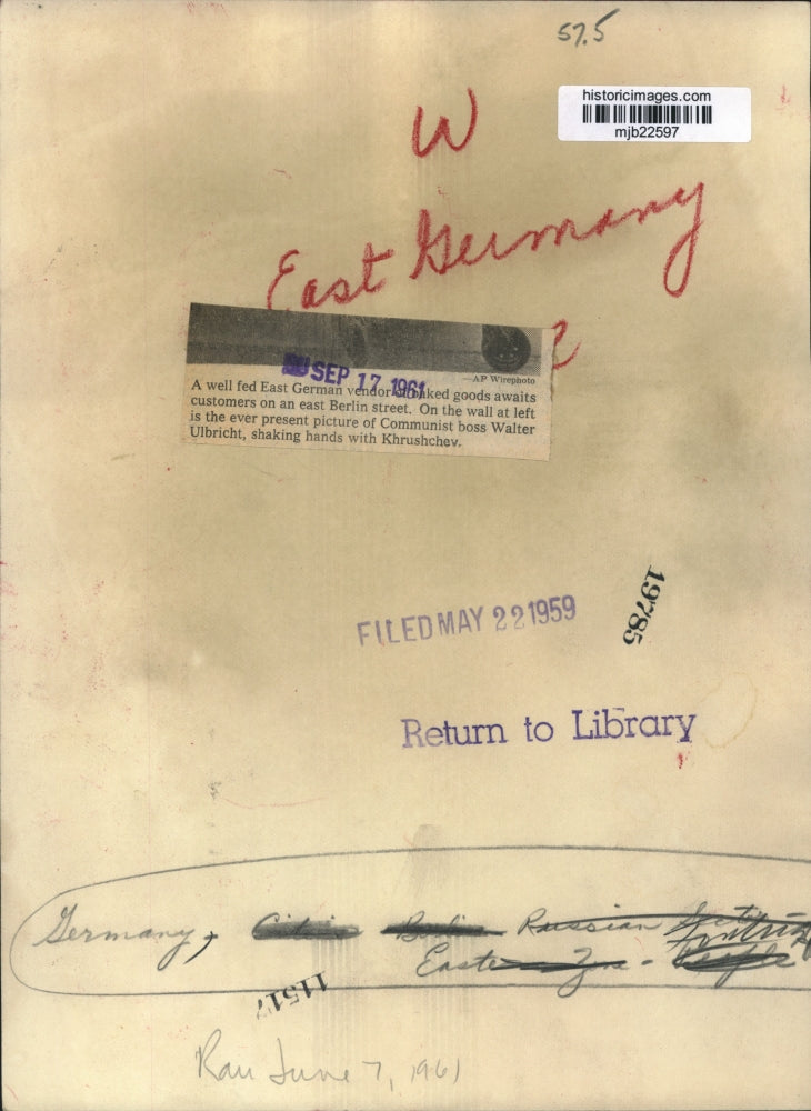 1959 Press Photo Baked Goods Vendor on East Berlin Street, Germany - mjb22597