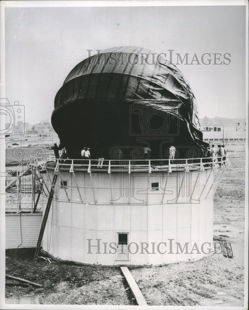 1951 Press Photo &quot;Radome&quot; Balloon Provides Roof for General Electric Building- Historic Images