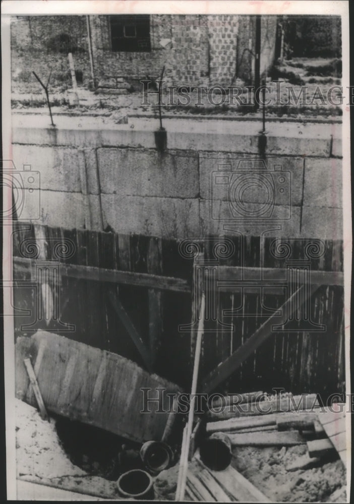 1962 Press Photo A tunnel under the Berlin wall used by escapees from the East- Historic Images