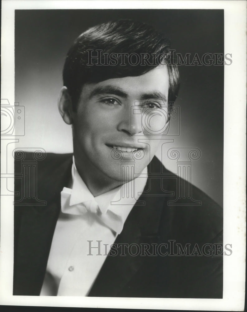 1971 Press Photo Robert Frisbie, Conductor of Wisconsin University Concert Choir- Historic Images