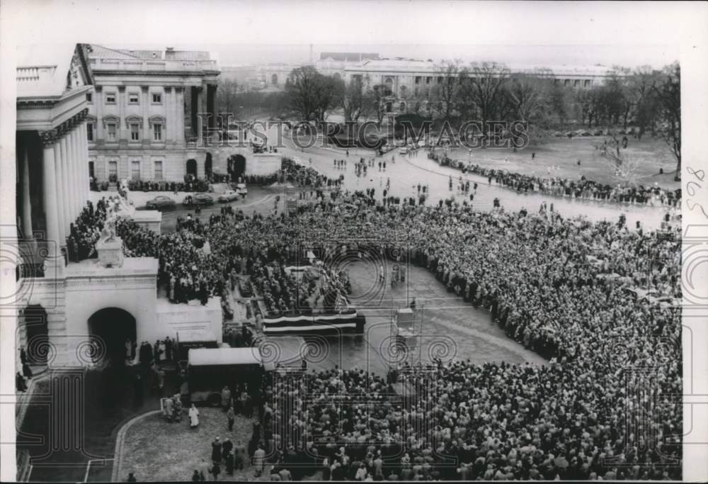1952 Press Photo Crowd gathers to see Billy Graham at capitol in Washington