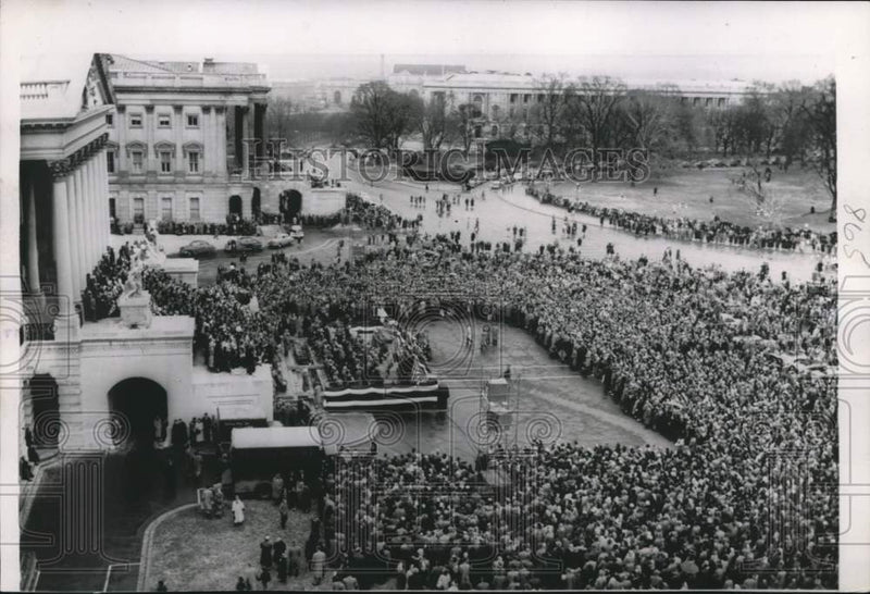 Load image into Gallery viewer, 1952 Press Photo Crowd gathers to see Billy Graham at capitol in Washington
