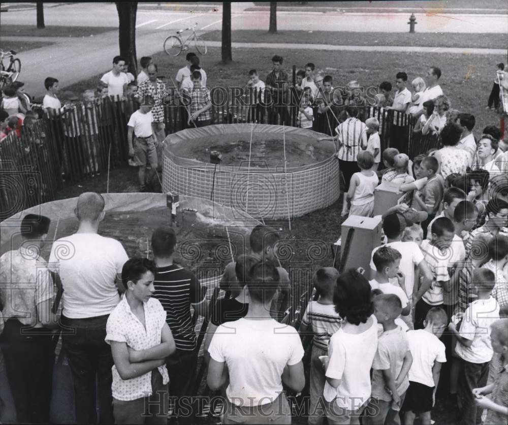 1950 Press Photo Fishing Contest at Downtown Greendale Day, Wisconsin