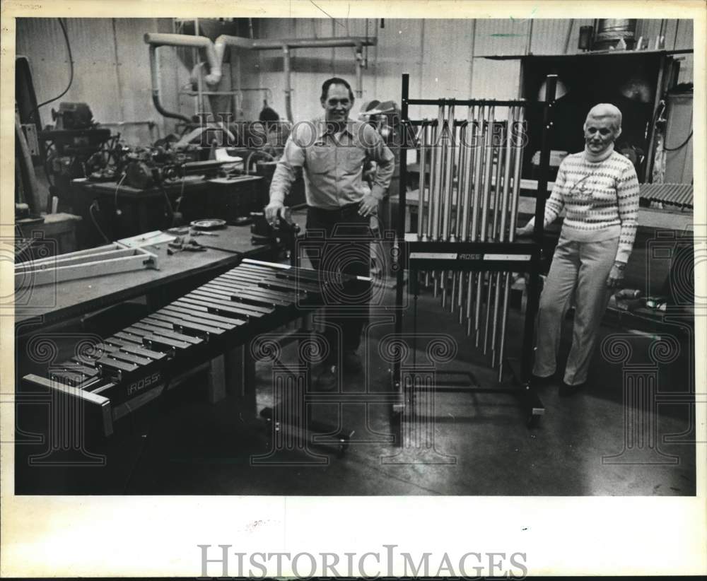 1983 Press Photo Don &amp; Mary Green with their xylophone and concert chimes- Historic Images