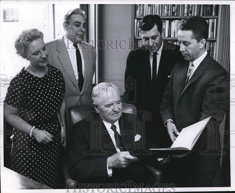 Load image into Gallery viewer, 1964 Press Photo Harry Grant with withholder council members - mjb23655
