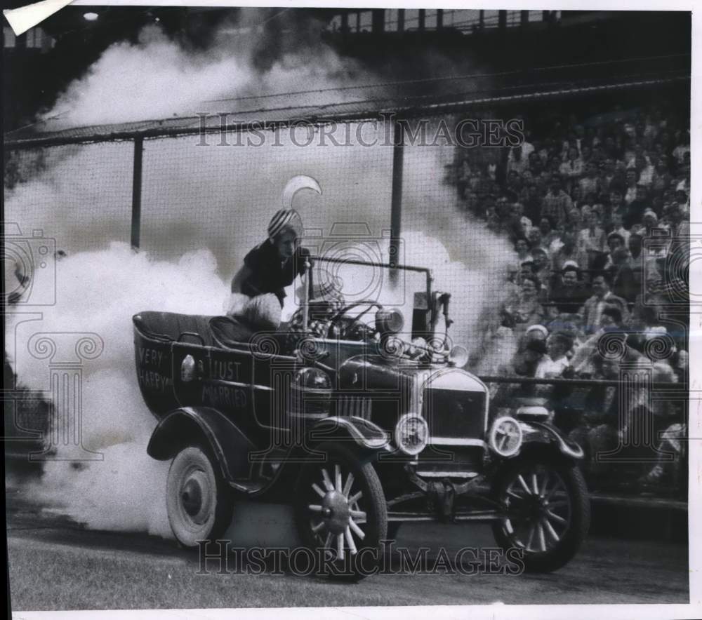 1957 Press Photo Clowns Perform at Milwaukee Journal Carriers Jamboree