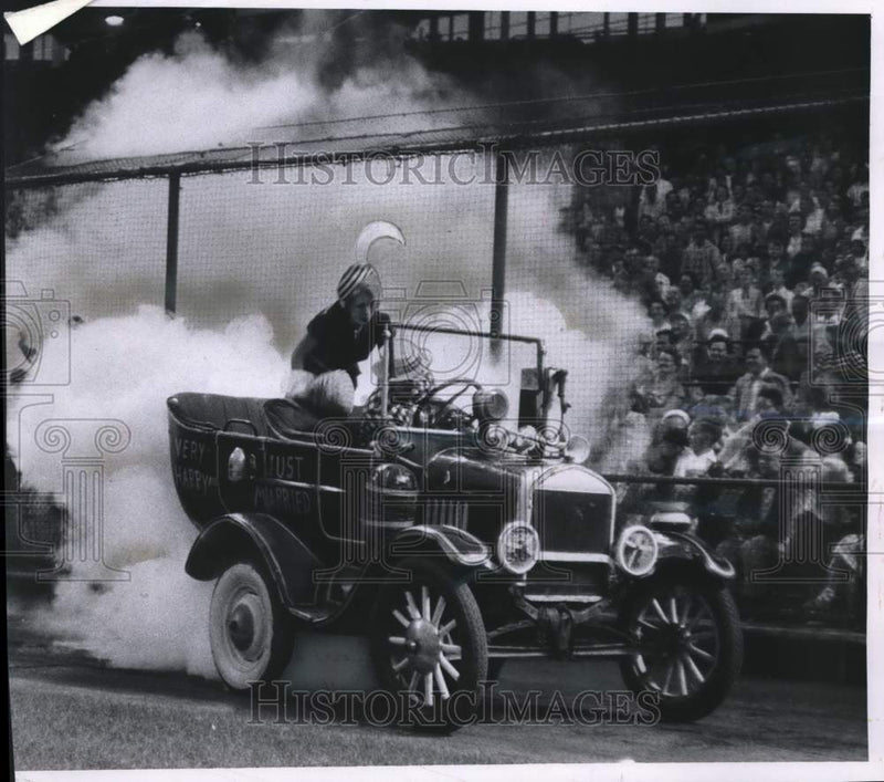 Load image into Gallery viewer, 1957 Press Photo Clowns Perform at Milwaukee Journal Carriers Jamboree
