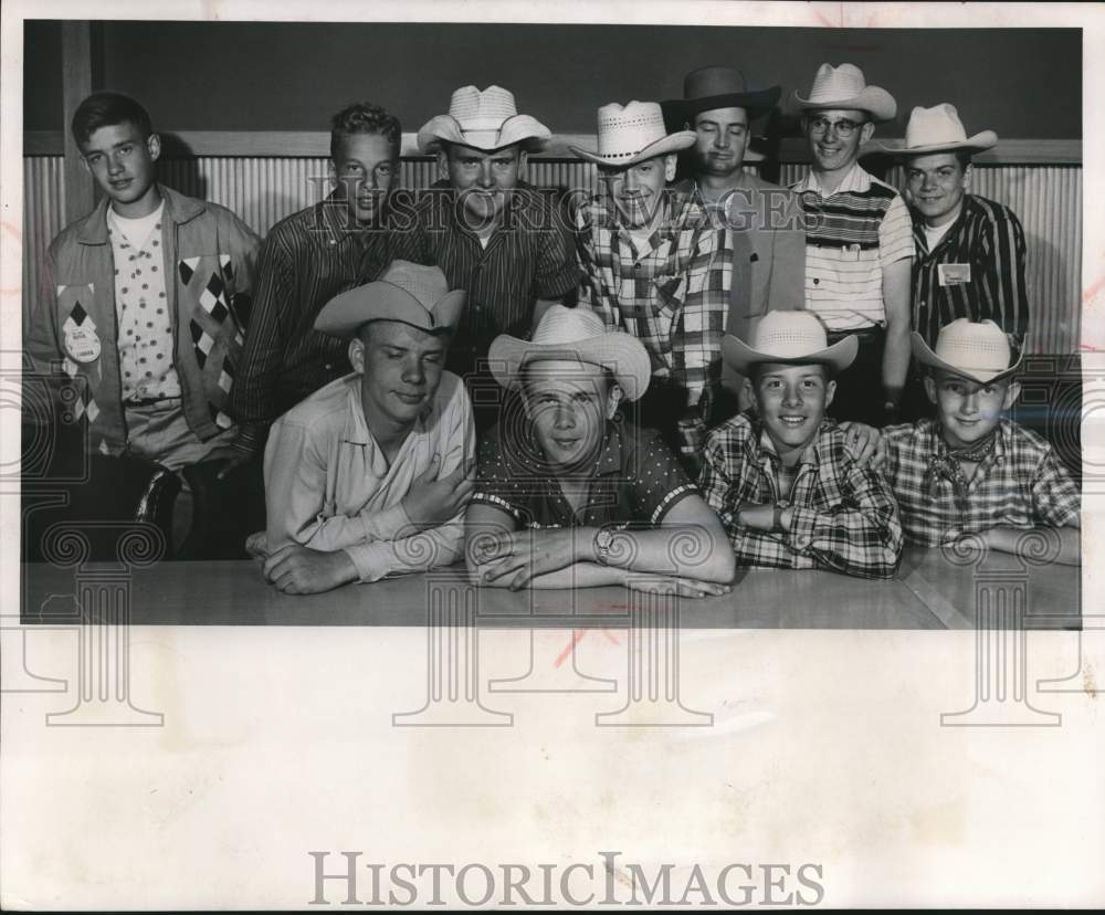 1957 Press Photo Milwaukee Journal News Carriers After Dude Ranch Trip- Historic Images