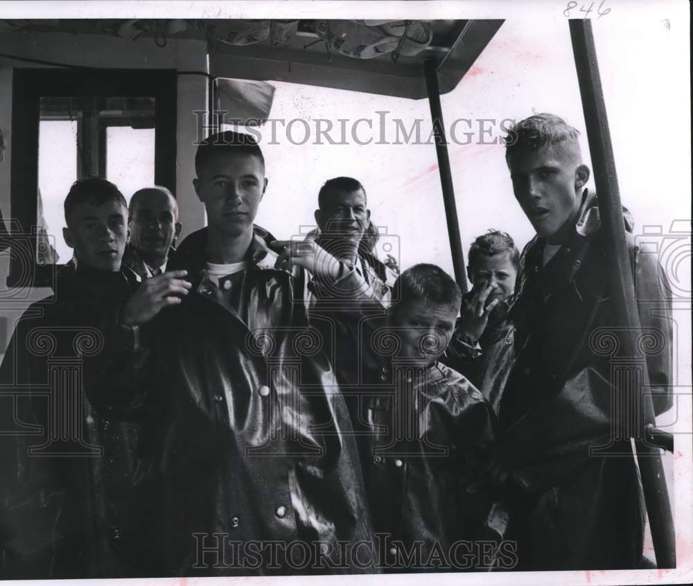 1959 Press Photo Milwaukee Journal Newsboys on Prize Trip to Niagara Falls- Historic Images