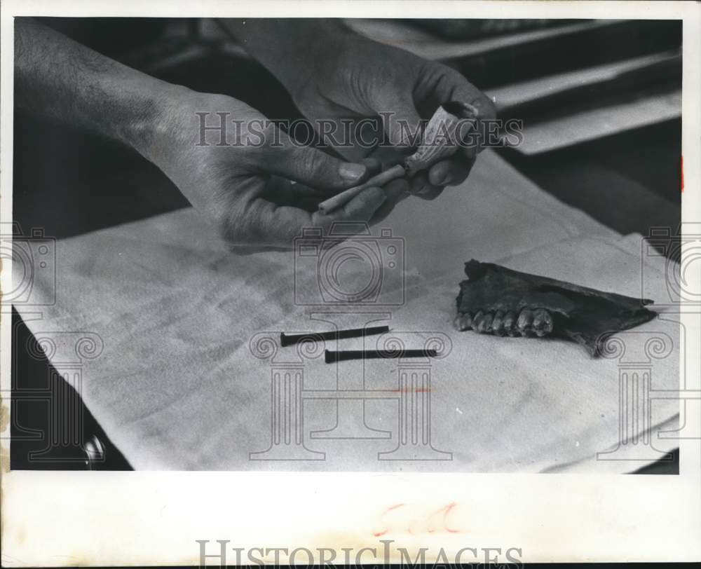 1968 Press Photo Artifacts Found in Cabin in Green Bay, Wisconsin - mjb23826
