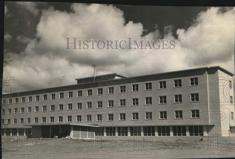 Load image into Gallery viewer, 1960 Press Photo St. Mary's Hospital, Exterior, Green Bay, Wisconsin - mjb23833
