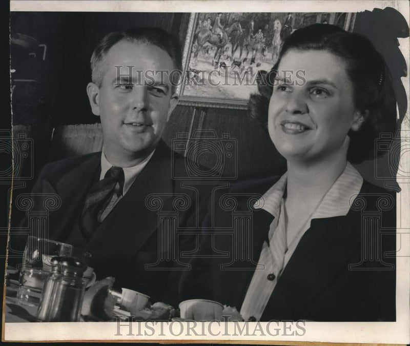 Load image into Gallery viewer, 1953 Press Photo Cleveland Grant photographer, wife, Jefferson, New Hampshire.
