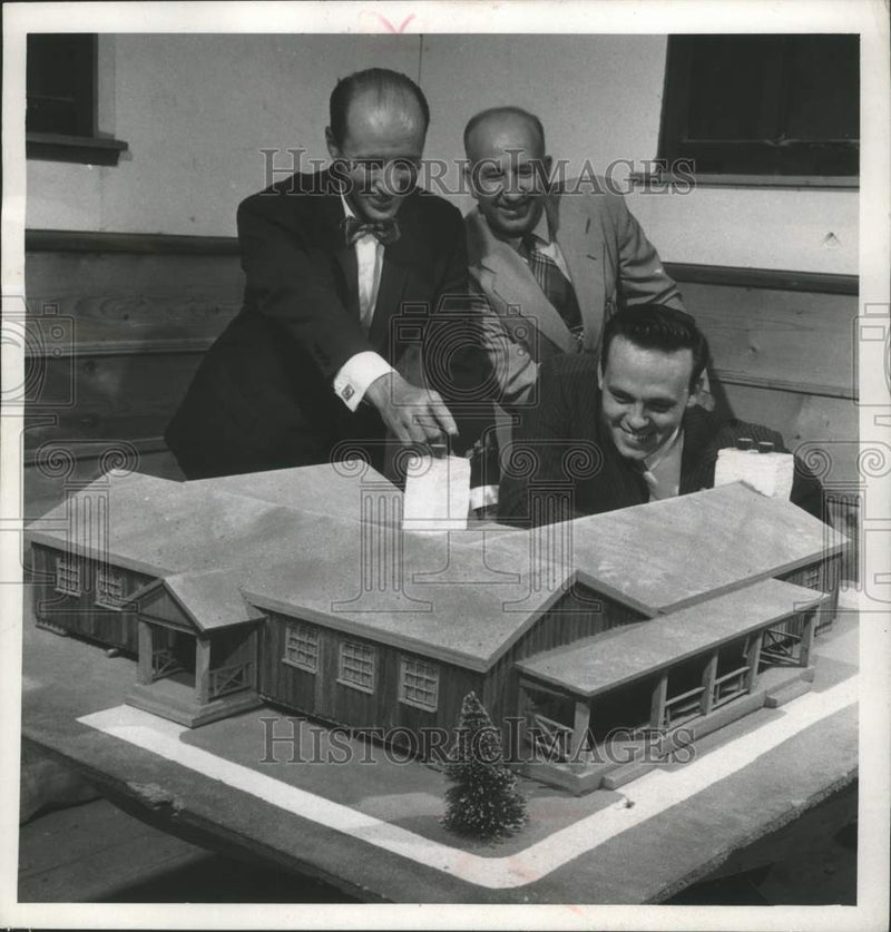 Load image into Gallery viewer, 1958 Press Photo Model of Greendale Memorial Youth building, committee members
