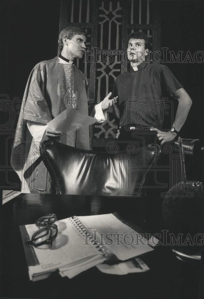 1988 Press Photo Paul Byrne, David Janowiak in play &quot;Mass Appeal&quot; Greenfield, WI- Historic Images