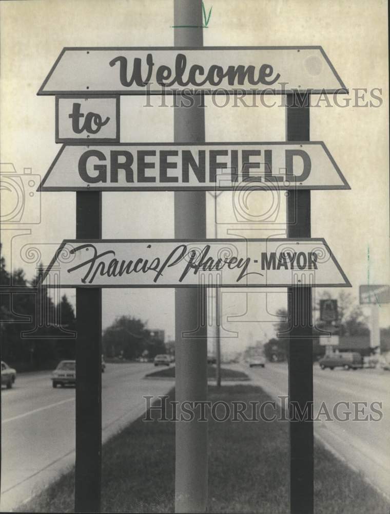 1982 Press Photo &quot;Welcome to Greenfield&quot; sign, Greenfield, Wisconsin - mjb24097- Historic Images