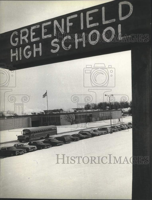 1980 Press Photo Welcome sign at Greenfield High School, Wisconsin - mjb24099- Historic Images