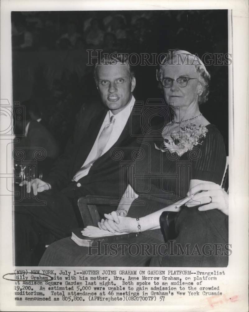 1957 Press Photo Evangelist Billy Graham and Mother Anne Morrow Graham, New York