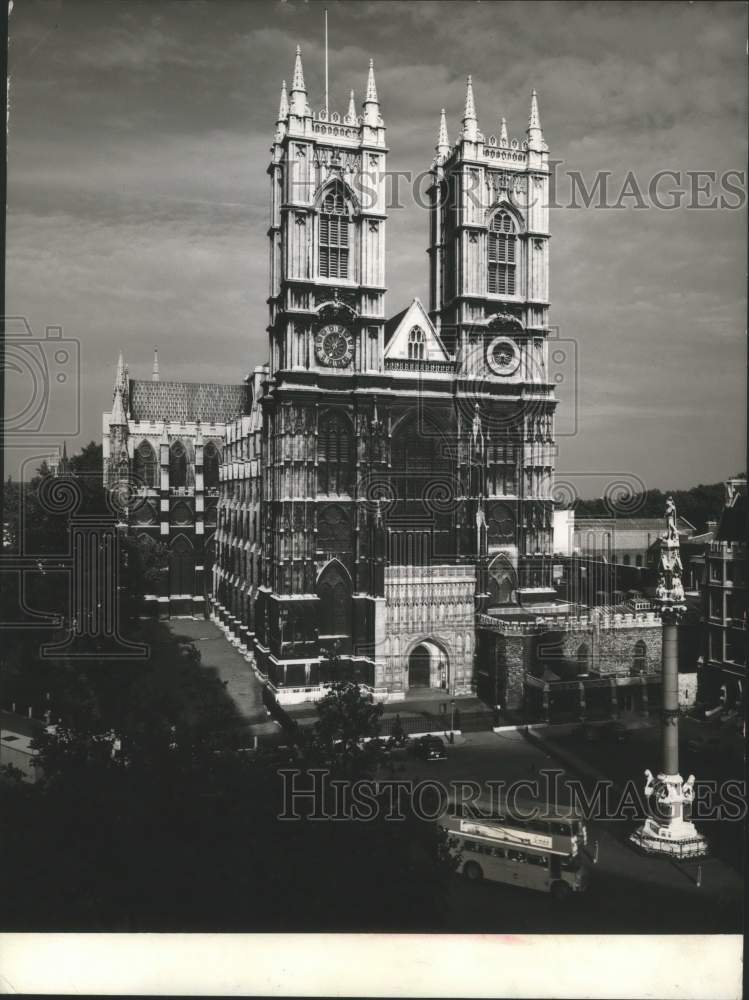 1972 Press Photo Exterior of Westminster Abbey in London, England - mjb24236