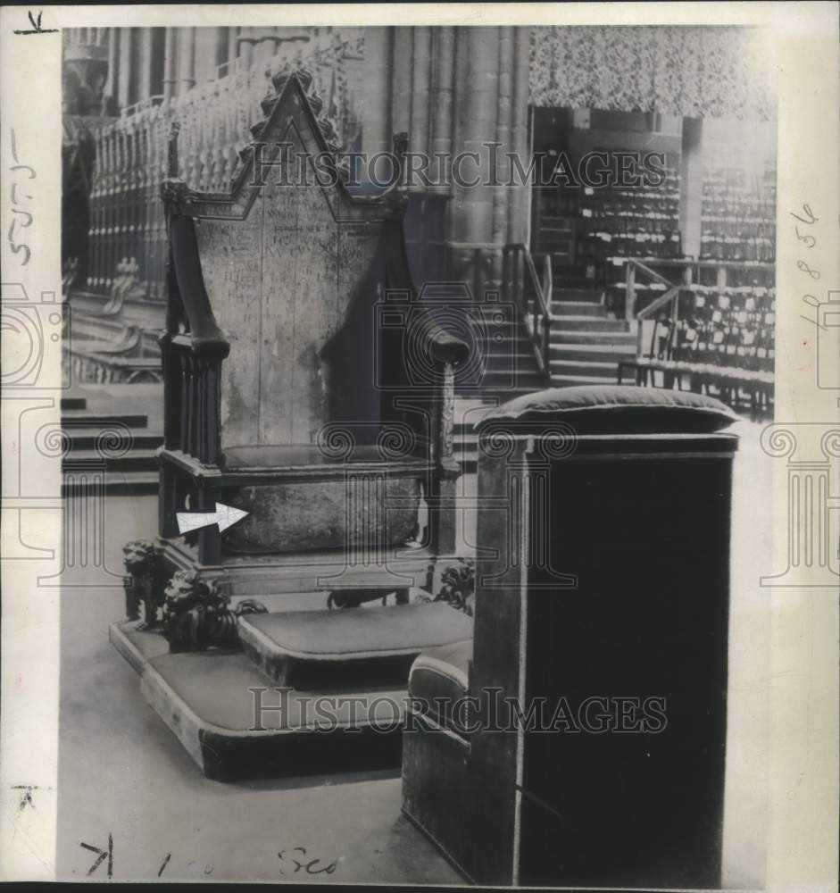 1950 Press Photo Stone of Scone and Coronation Throne, Westminster Abbey, London- Historic Images