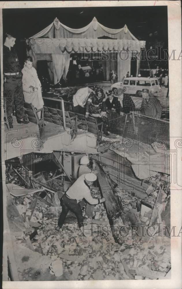 1963 Press Photo Workers Search for Victims of Explosion, Indianapolis
