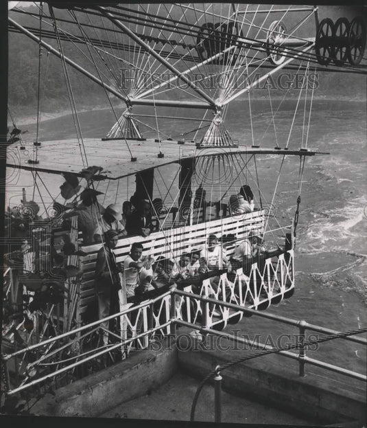 1959 Press Photo Milwaukee Journal Carriers on Trip to Niagara Falls - mjb24259