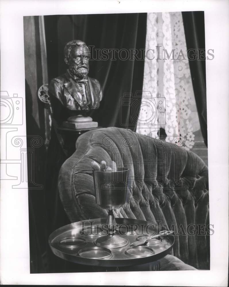 Load image into Gallery viewer, 1961 Press Photo Cigars at Ulysses S. Grant House in Galena, Illinois
