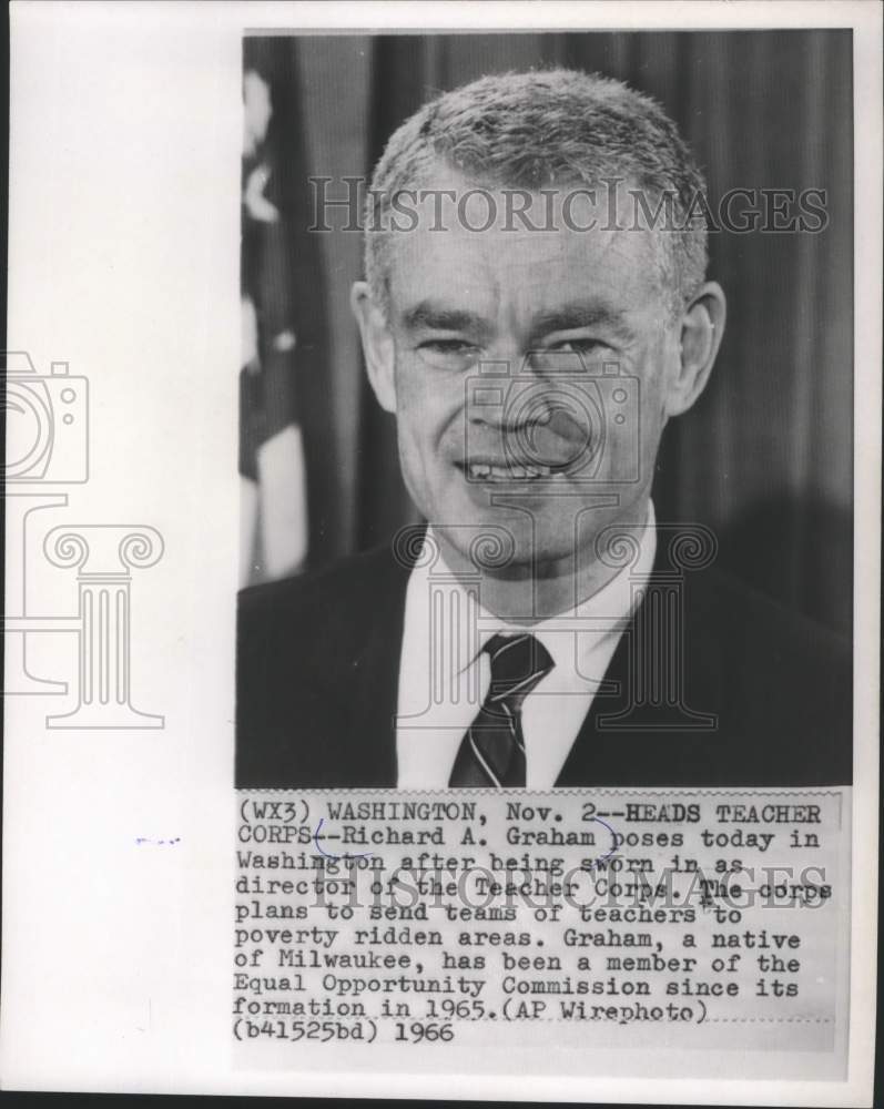 1966 Press Photo Richard Graham, after sworn in for head of Teacher Corp., Wash.