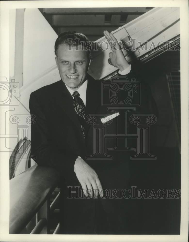 1975 Press Photo Billy Graham waves during radio promotion &quot;Hour of Decision.&quot;- Historic Images