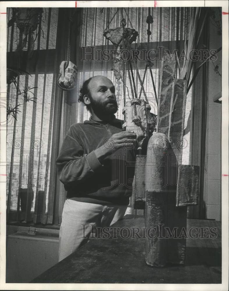 1969 Press Photo Ernest A. Gramatzki, taxidermist at Milwaukee Public Museum