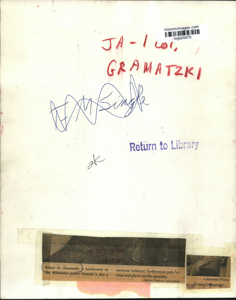 1969 Press Photo Ernest A. Gramatzki, taxidermist at Milwaukee Public Museum