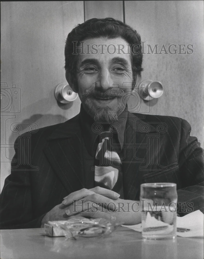 1974 Press Photo Burton Fredethal, Psychologist - United States- Historic Images