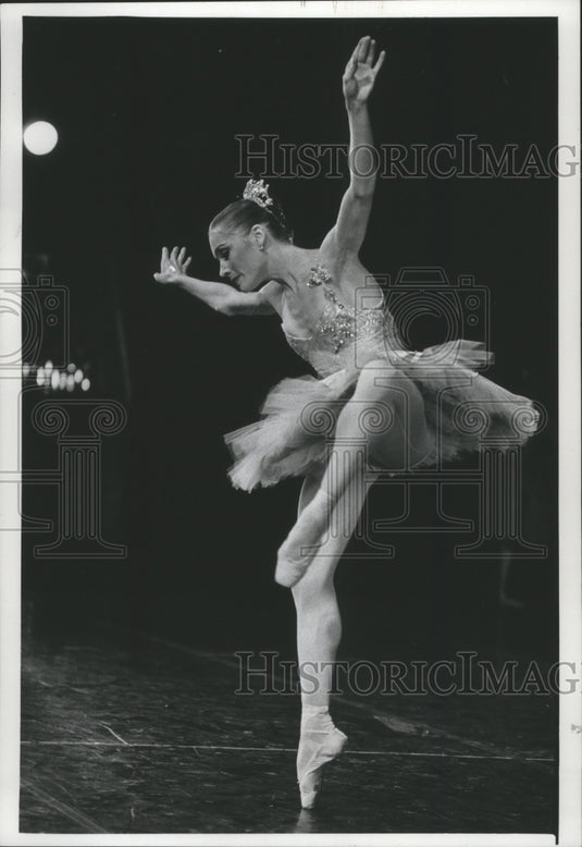1976 Press Photo Leslie McBeth Bows in Act II of "The Nutcracker" in Milwaukee- Historic Images