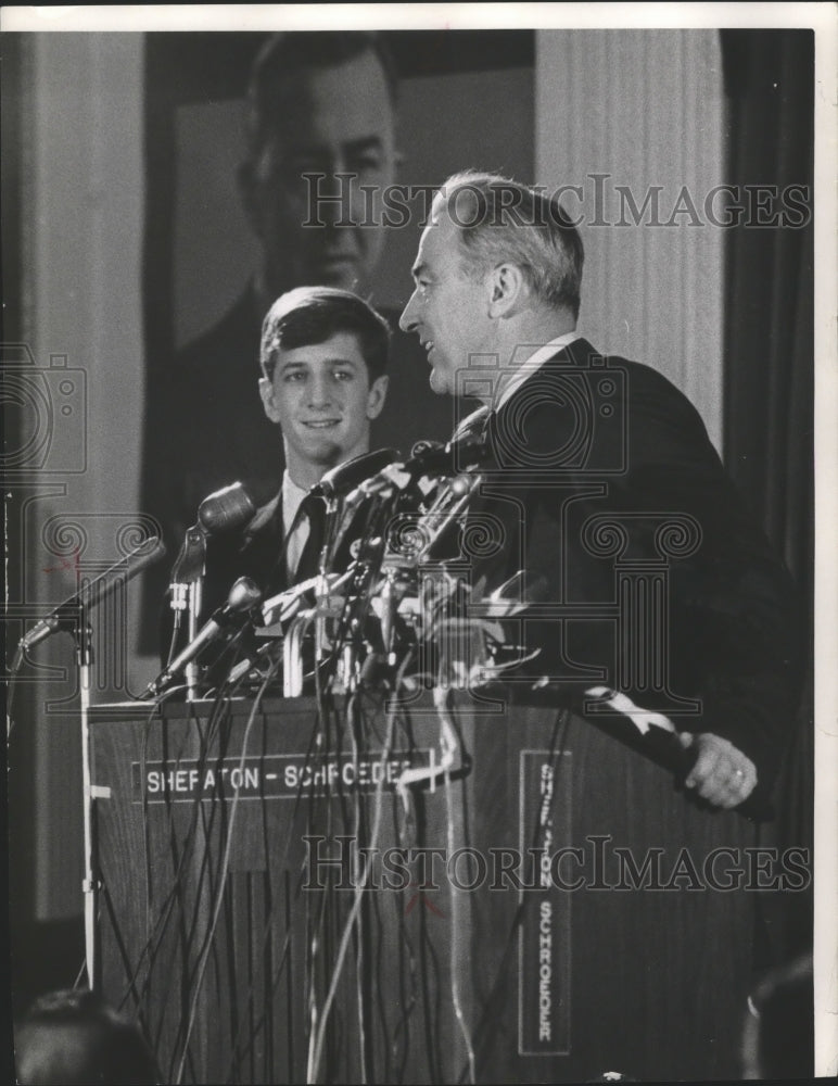 1968 Press Photo Eugene McCarthy and son Michael at Wisconsin press conference. - Historic Images