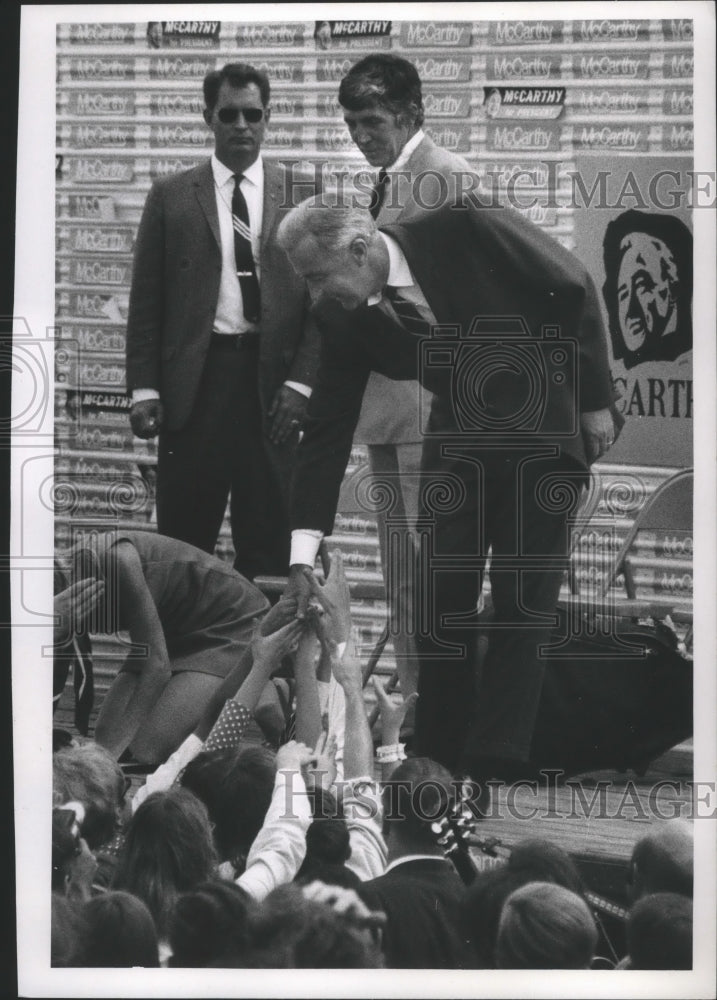 Load image into Gallery viewer, 1968 Press Photo Eugene J. McCarthy &amp; Patrick O'Neal, greeted at Chicago airport
