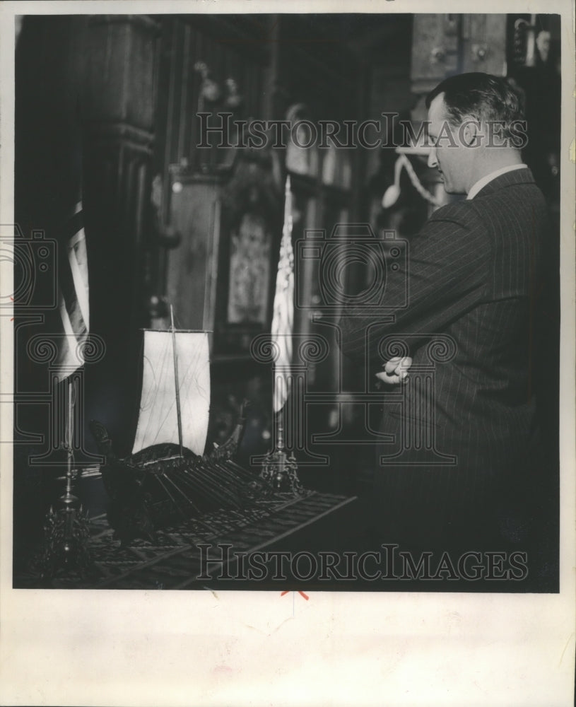 1965 Press Photo Norway&#39;s Crown Prince Harald Examines Viking Ship Model- Historic Images