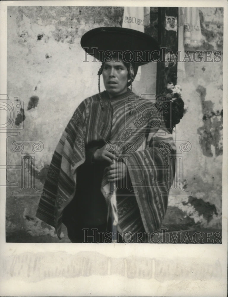 1939 Press Photo Town Official in Pisacc Peru Wears Traditional Hat and Hood- Historic Images