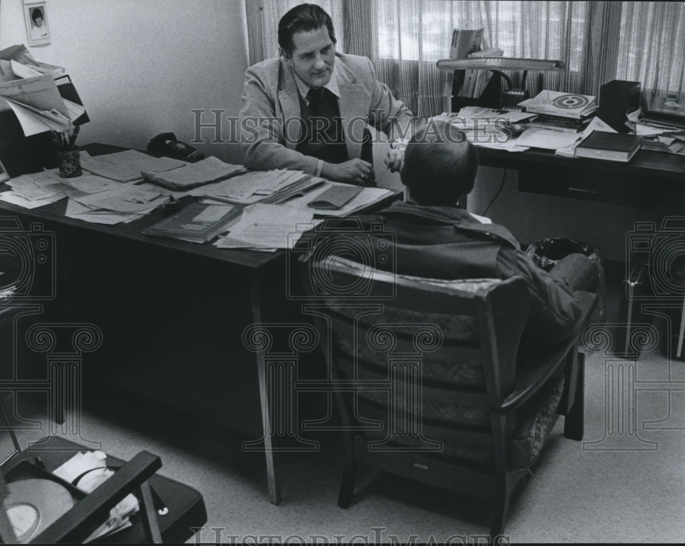 1975 Press Photo  David Geary, Professor of Criminal Justice, UW-Milwaukee- Historic Images