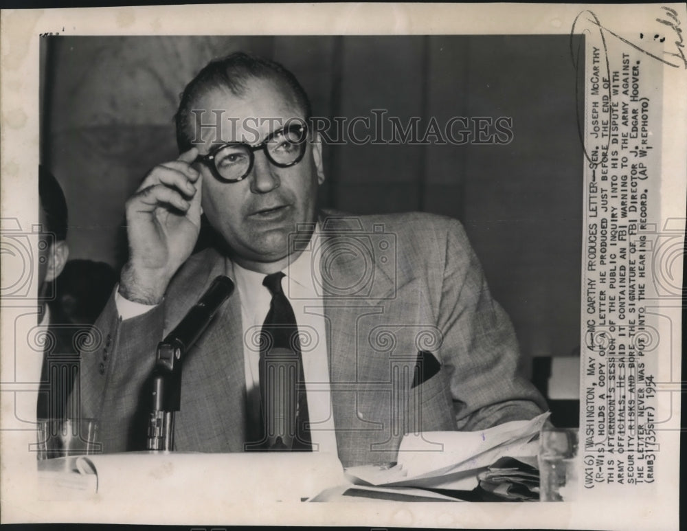 1954 Press Photo Senator Joseph McCarthy at a public inquiry into his disputes- Historic Images