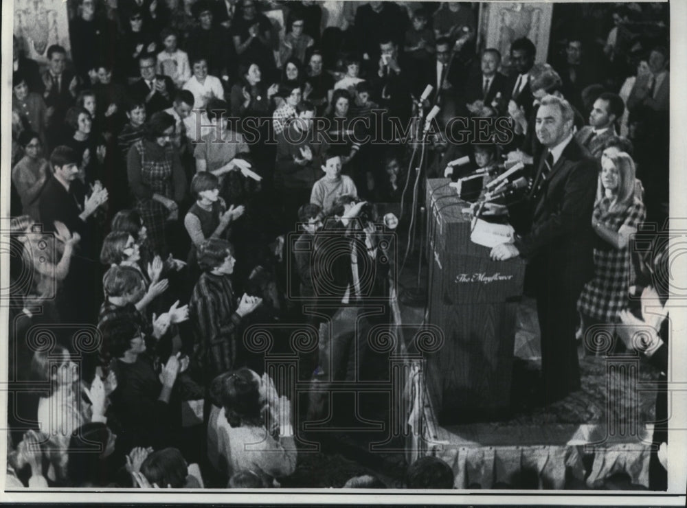 1968 Press Photo Senator Eugene McCarthy at Catholic Rally in Washington- Historic Images